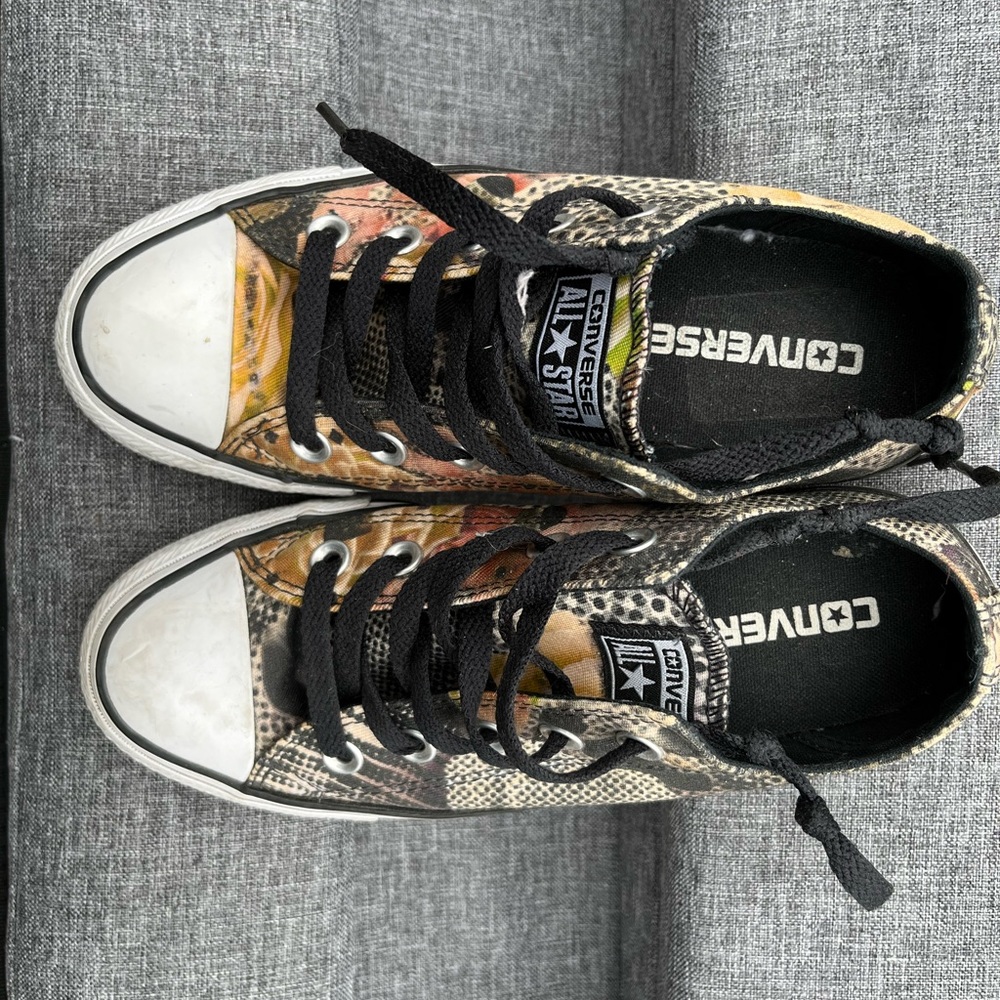 All star rose, black, and white low rise converse. Size 5. Black laces